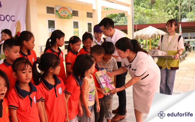 Dấu ấn 10 năm EduForLife với  hoạt động thiện nguyện Chiến dịch "Sách bay"