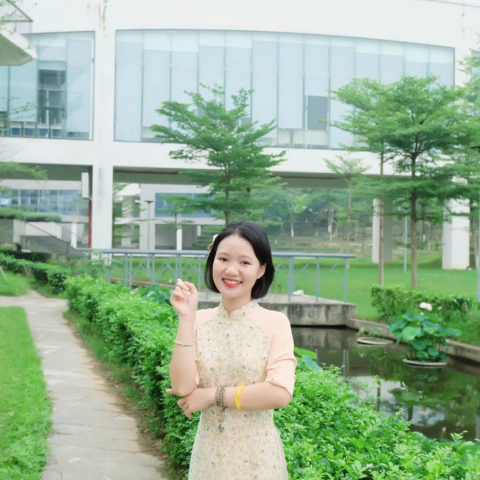 MS Hoàng Thái HàGiáo viên parttime sách ơi mở ra