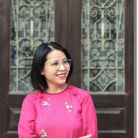 MS Phan HuyềnGiáo viên parttime sách ơi mở ra
